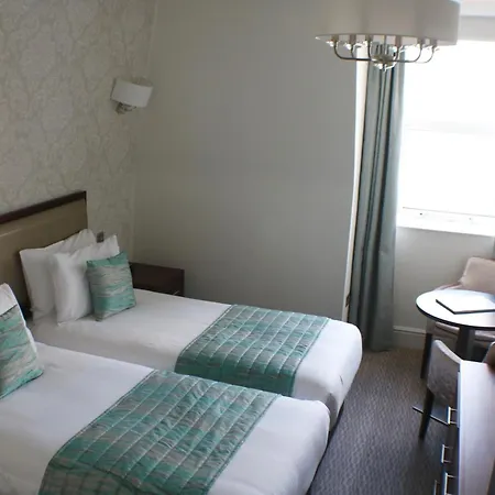 Victoria Hotel 3*