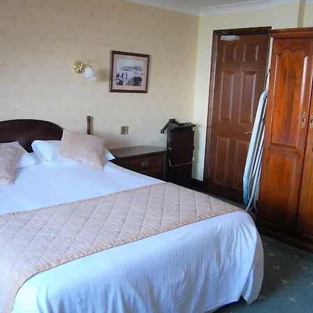 Victoria Hotel 3*